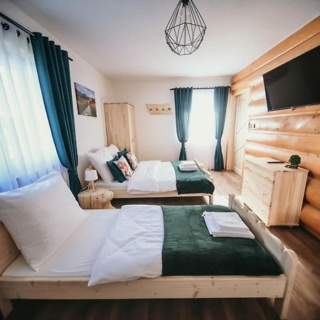 Tarasowka U Zajaca Bed and Breakfast Czerwienne Exteriör bild